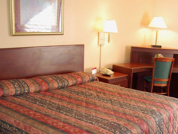 Imagen de la habitación del Hotel Days Inn and Suites By Wyndham Cincinnati North. Foto 14