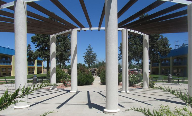 Imagen de los exteriores del Hotel Days Inn and Suites By Wyndham Clovis. Foto 12