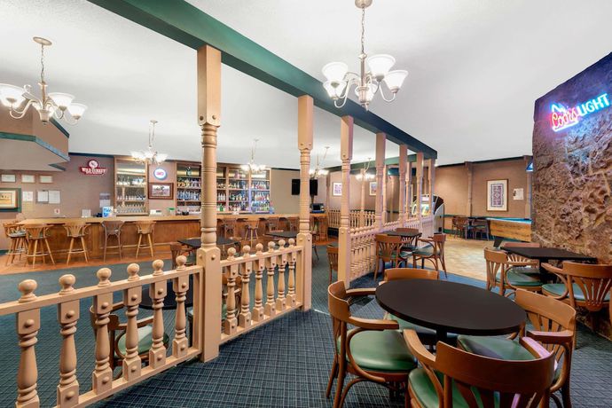 Imagen del bar/restaurante del Hotel Days Inn and Suites By Wyndham Clovis. Foto 2