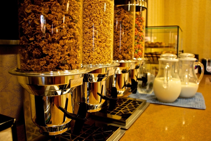 Imagen del bar/restaurante del Hotel Days Inn and Suites By Wyndham Collingwood. Foto 4