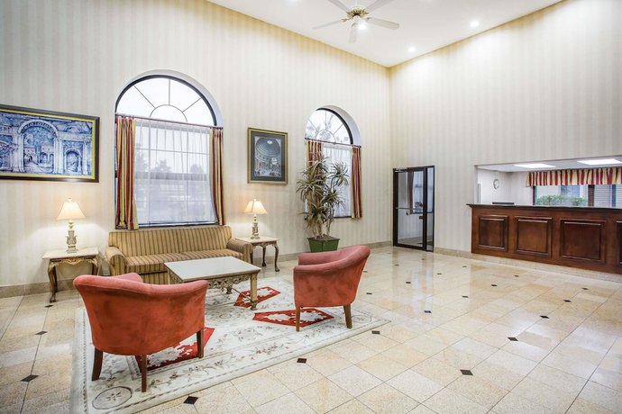 Imagen de los interiores del Hotel Days Inn and Suites By Wyndham Columbia Airport. Foto 13