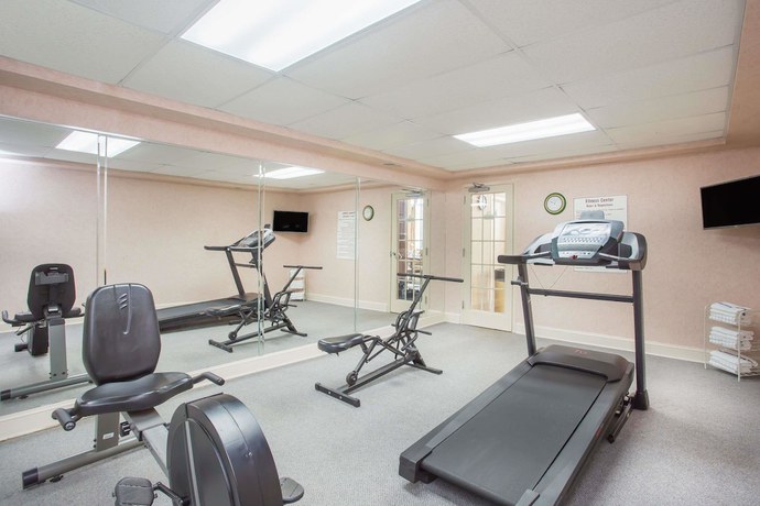 Imagen de los interiores del Hotel Days Inn and Suites By Wyndham Columbia Airport. Foto 15