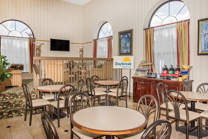 Imagen del bar/restaurante del Hotel Days Inn and Suites By Wyndham Columbia Airport. Foto 5