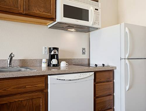 Imagen de la habitación del Hotel Days Inn and Suites By Wyndham Columbus Ne. Foto 3