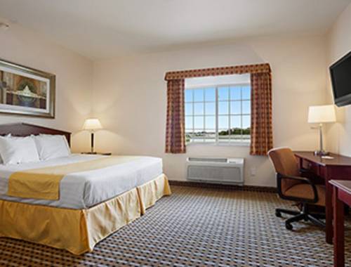 Imagen de la habitación del Hotel Days Inn and Suites By Wyndham Columbus Ne. Foto 4