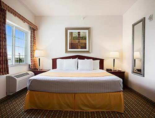 Imagen de la habitación del Hotel Days Inn and Suites By Wyndham Columbus Ne. Foto 10