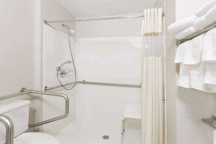 Imagen de la habitación del Hotel Days Inn and Suites By Wyndham Des Moines Airport. Foto 12