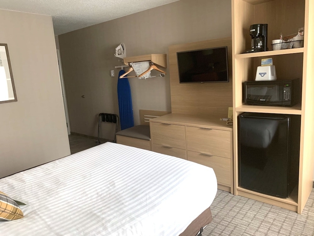 Imagen de la habitación del Hotel Days Inn and Suites By Wyndham Duluth By The Mall. Foto 9