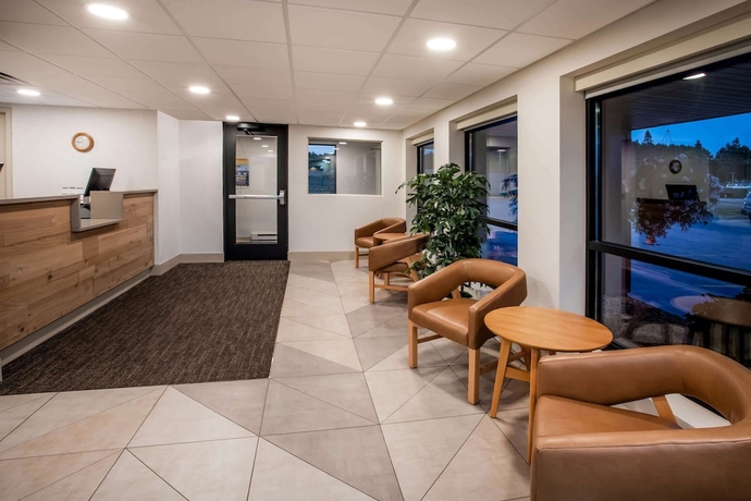 Imagen de los interiores del Hotel Days Inn and Suites By Wyndham Duluth By The Mall. Foto 18