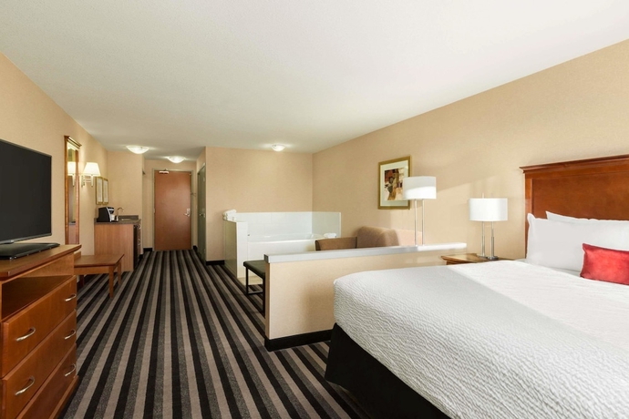 Imagen de la habitación del Hotel Days Inn and Suites By Wyndham Edmonton Airport. Foto 10