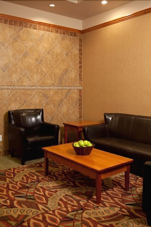 Imagen de los interiores del Hotel Days Inn and Suites By Wyndham Edmonton Airport. Foto 18