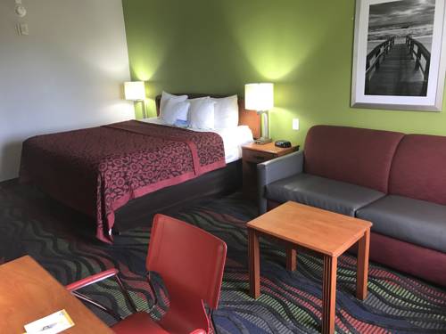 Imagen de la habitación del Hotel Days Inn and Suites By Wyndham Fort Myers Near Jetblue Park. Foto 4