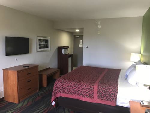 Imagen de la habitación del Hotel Days Inn and Suites By Wyndham Fort Myers Near Jetblue Park. Foto 7