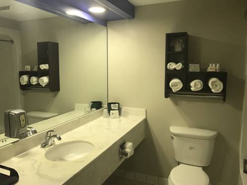 Imagen de la habitación del Hotel Days Inn and Suites By Wyndham Fort Myers Near Jetblue Park. Foto 9