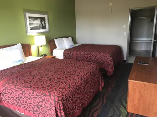 Imagen de la habitación del Hotel Days Inn and Suites By Wyndham Fort Myers Near Jetblue Park. Foto 10