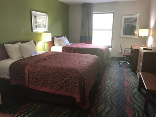 Imagen de la habitación del Hotel Days Inn and Suites By Wyndham Fort Myers Near Jetblue Park. Foto 12