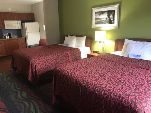 Imagen de la habitación del Hotel Days Inn and Suites By Wyndham Fort Myers Near Jetblue Park. Foto 13
