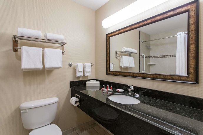 Imagen de la habitación del Hotel Days Inn and Suites By Wyndham Fort Pierce I-95. Foto 3