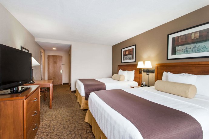 Imagen de la habitación del Hotel Days Inn and Suites By Wyndham Fort Pierce I-95. Foto 4