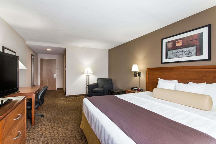 Imagen de la habitación del Hotel Days Inn and Suites By Wyndham Fort Pierce I-95. Foto 6