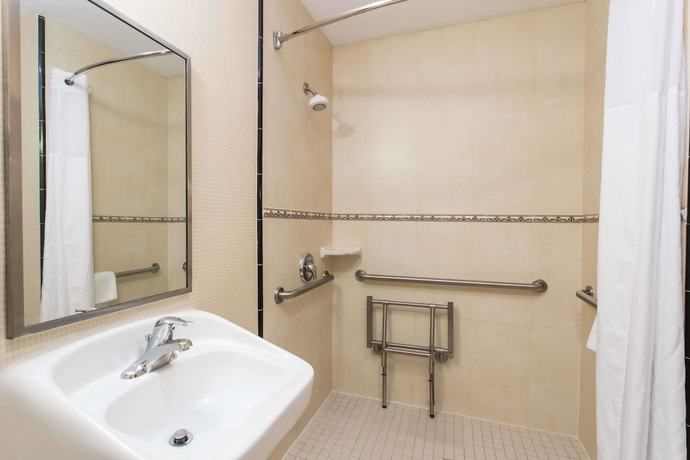 Imagen de la habitación del Hotel Days Inn and Suites By Wyndham Fort Pierce I-95. Foto 10