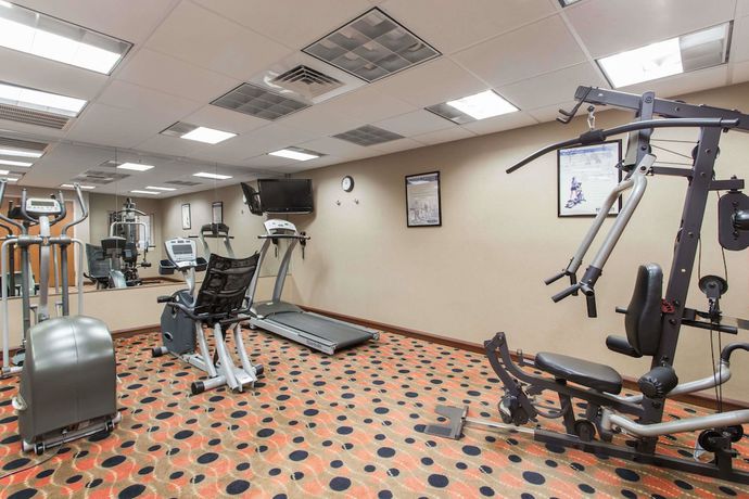 Imagen de los interiores del Hotel Days Inn and Suites By Wyndham Fort Pierce I-95. Foto 12