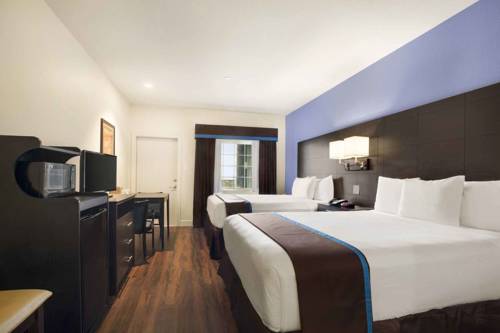 Imagen de la habitación del Hotel Days Inn and Suites By Wyndham Galveston West/seawall. Foto 1