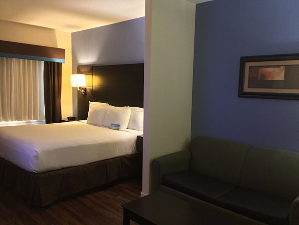 Imagen de la habitación del Hotel Days Inn and Suites By Wyndham Galveston West/seawall. Foto 4