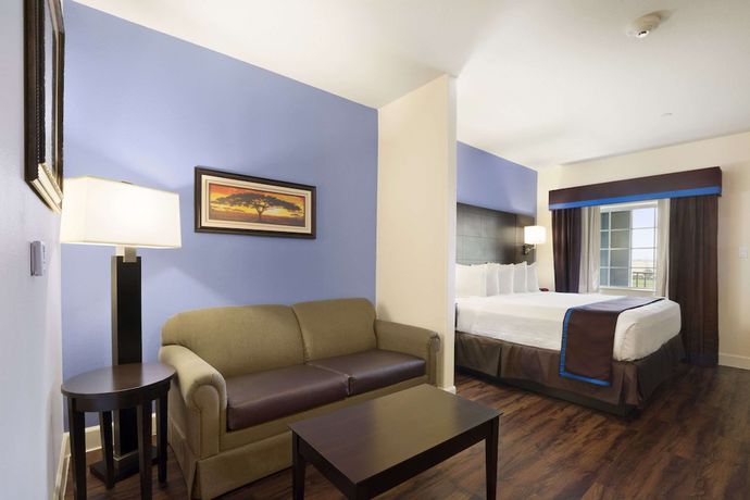 Imagen de la habitación del Hotel Days Inn and Suites By Wyndham Galveston West/seawall. Foto 5