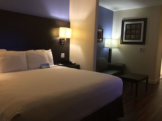 Imagen de la habitación del Hotel Days Inn and Suites By Wyndham Galveston West/seawall. Foto 6