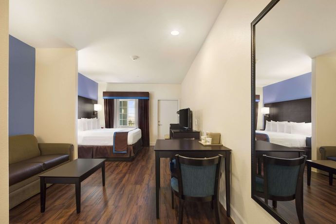 Imagen de la habitación del Hotel Days Inn and Suites By Wyndham Galveston West/seawall. Foto 11