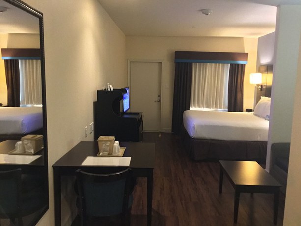 Imagen de la habitación del Hotel Days Inn and Suites By Wyndham Galveston West/seawall. Foto 12