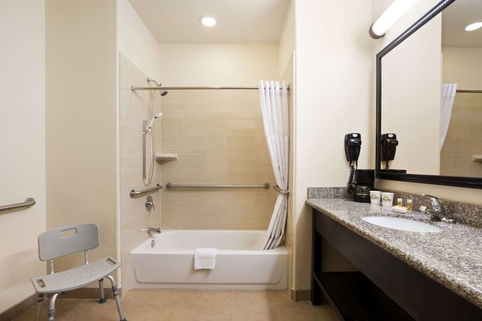 Imagen de la habitación del Hotel Days Inn and Suites By Wyndham Galveston West/seawall. Foto 14