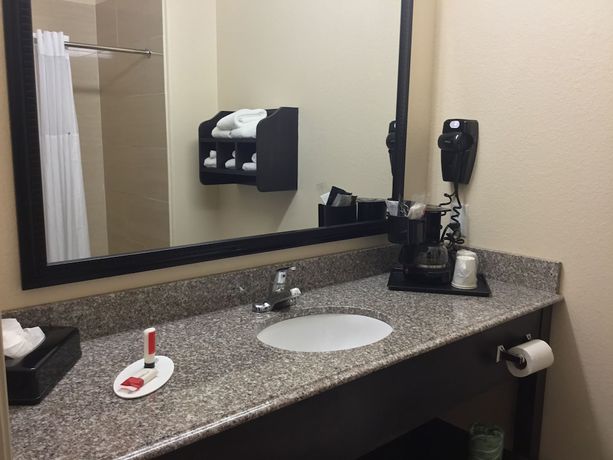 Imagen de la habitación del Hotel Days Inn and Suites By Wyndham Galveston West/seawall. Foto 16