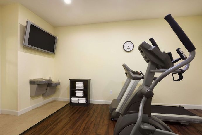 Imagen de los interiores del Hotel Days Inn and Suites By Wyndham Galveston West/seawall. Foto 18