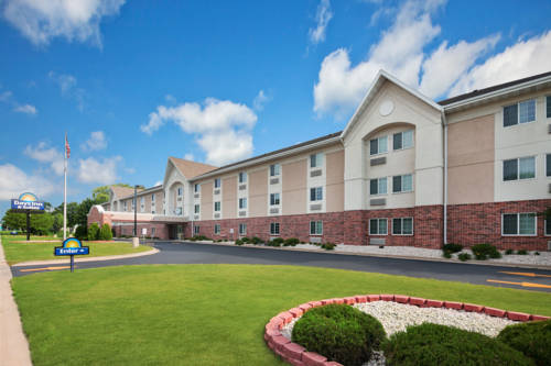 Imagen general del Hotel Days Inn and Suites By Wyndham Green Bay Wi.. Foto 1