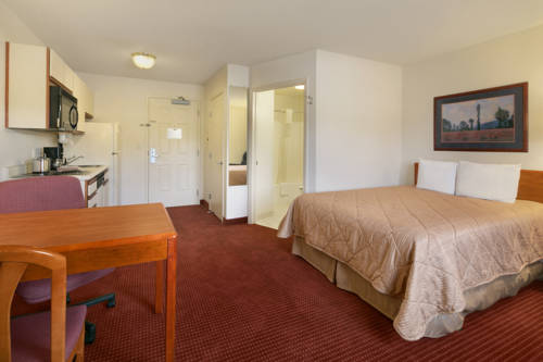 Imagen de la habitación del Hotel Days Inn and Suites By Wyndham Green Bay Wi.. Foto 3