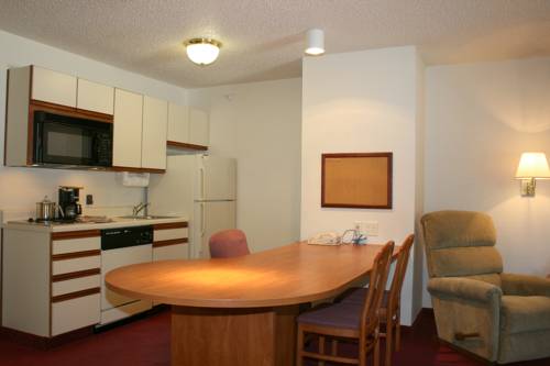Imagen de la habitación del Hotel Days Inn and Suites By Wyndham Green Bay Wi.. Foto 8