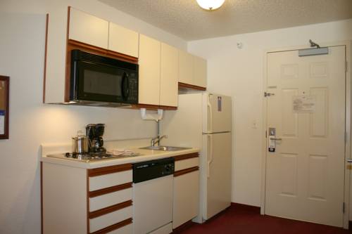 Imagen de la habitación del Hotel Days Inn and Suites By Wyndham Green Bay Wi.. Foto 12
