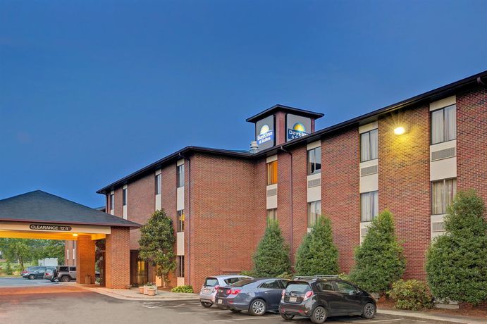 Imagen general del Hotel Days Inn and Suites By Wyndham Hickory. Foto 2