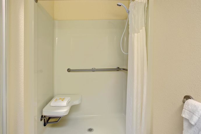 Imagen de la habitación del Hotel Days Inn and Suites By Wyndham Hickory. Foto 8