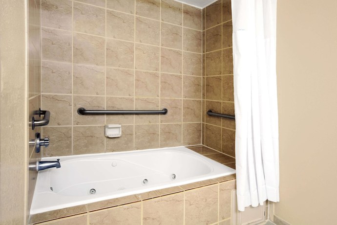 Imagen de la habitación del Hotel Days Inn and Suites By Wyndham Houston North/aldine. Foto 4