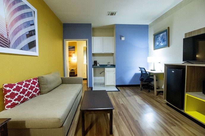 Imagen de la habitación del Hotel Days Inn and Suites By Wyndham Houston North/aldine. Foto 5