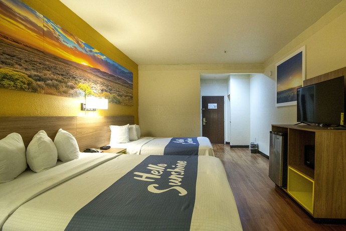 Imagen de la habitación del Hotel Days Inn and Suites By Wyndham Houston North/aldine. Foto 7