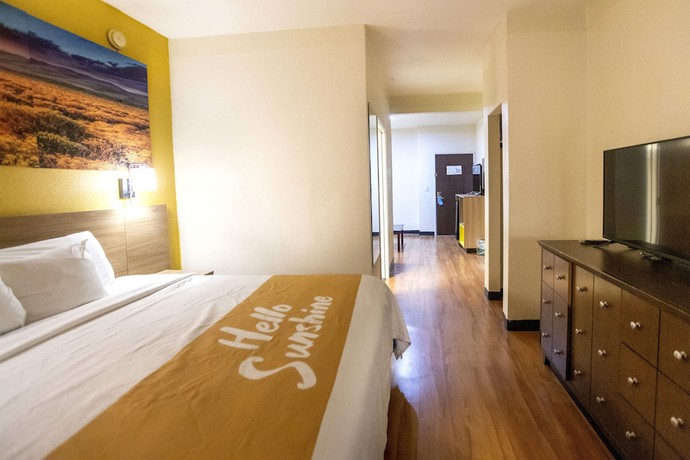 Imagen de la habitación del Hotel Days Inn and Suites By Wyndham Houston North/aldine. Foto 10