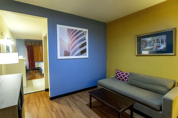 Imagen de la habitación del Hotel Days Inn and Suites By Wyndham Houston North/aldine. Foto 11