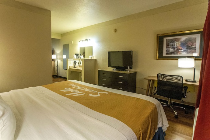Imagen de la habitación del Hotel Days Inn and Suites By Wyndham Houston North/aldine. Foto 12