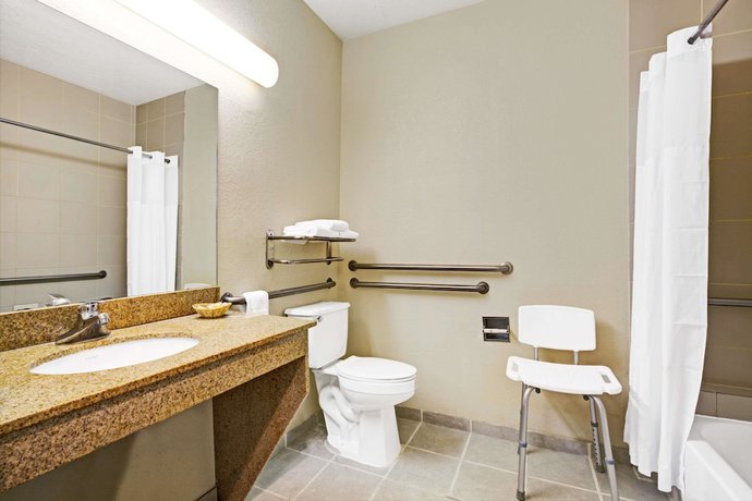 Imagen de la habitación del Hotel Days Inn and Suites By Wyndham Houston North/aldine. Foto 14