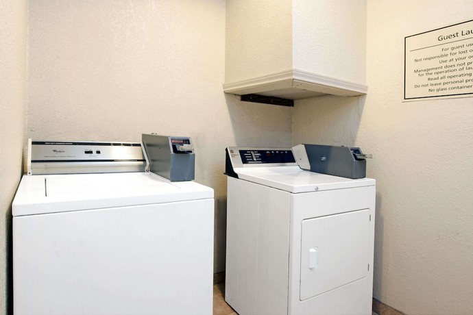 Imagen de los interiores del Hotel Days Inn and Suites By Wyndham Houston North/aldine. Foto 17
