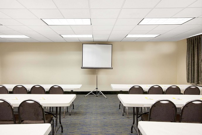 Imagen de los interiores del Hotel Days Inn and Suites By Wyndham Houston North/aldine. Foto 18